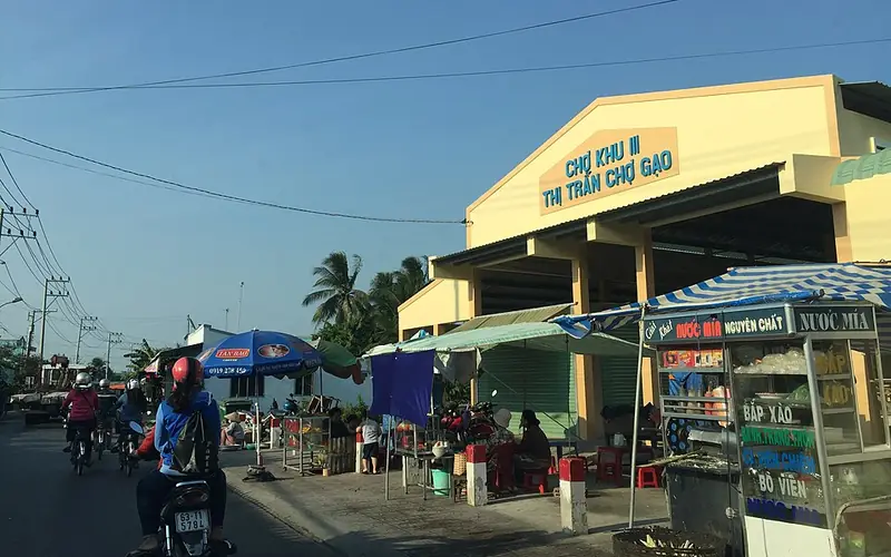 Nhà lồng chợ mới ở thị trấn Chợ Gạo, Tiền Giang